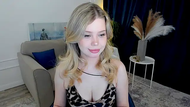 Snapshot of FollowLovee chatting on May 6, 2026, 7:40 pm FollowLovee online show from May 6, 2026, 7:40 pm