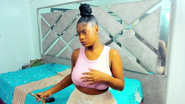 EvaxEmma online show from November 1, 2025, 1:05 pm