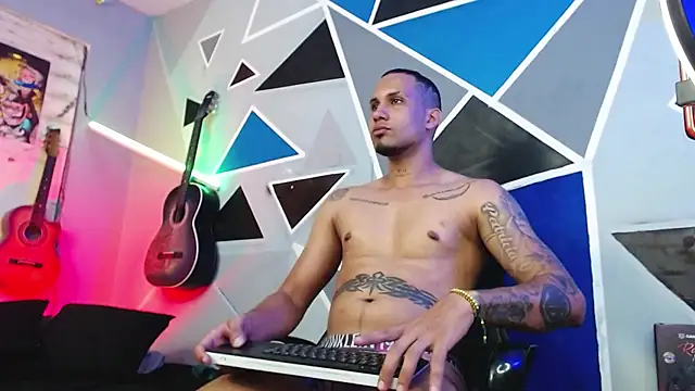 MagnusFrost online show from October 4, 2025, 11:06 pm