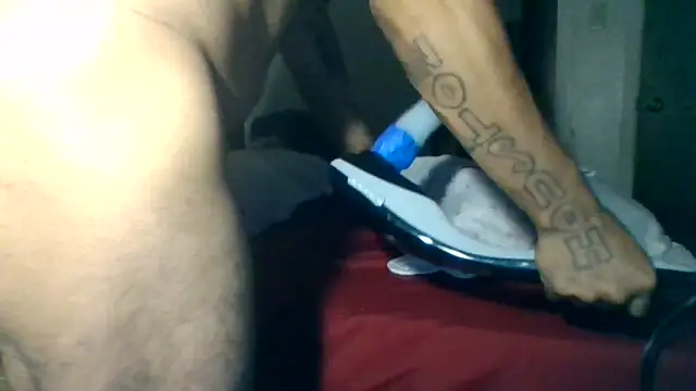 Snapshot of Houstonslong1 chatting on November 14, 2025, 12:31 pm Houstonslong1 online show from November 14, 2025, 12:31 pm