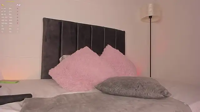 Snapshot of LynnSam_ chatting on November 1, 2025, 2:29 am LynnSam online show from November 1, 2025, 2:29 am