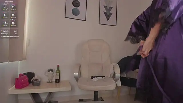 Snapshot of LynnSam_ chatting on March 16, 2025, 6:23 pm LynnSam online show from March 16, 2025, 6:23 pm