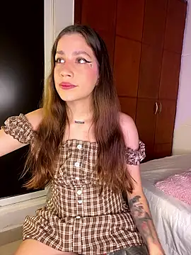 Snapshot of LynnSam_ chatting on January 8, 2026, 12:16 am LynnSam online show from January 8, 2026, 12:16 am