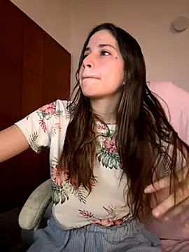 Snapshot of LynnSam_ chatting on November 3, 2025, 4:32 pm LynnSam online show from November 3, 2025, 4:32 pm