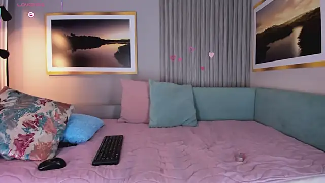 Snapshot of LynnSam_ chatting on October 3, 2025, 11:39 pm LynnSam online show from October 3, 2025, 11:39 pm