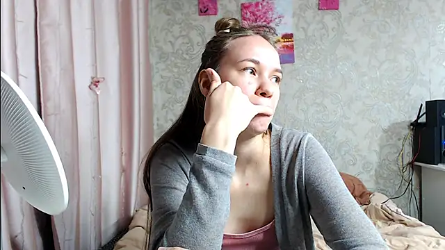 leila bambi  online show from October 23, 2025, 4:05 pm