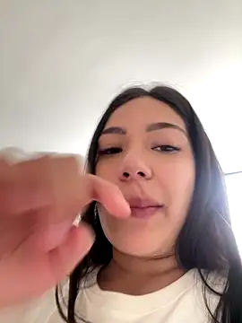 Latina vanessa online show from December 16, 2025, 6:23 pm