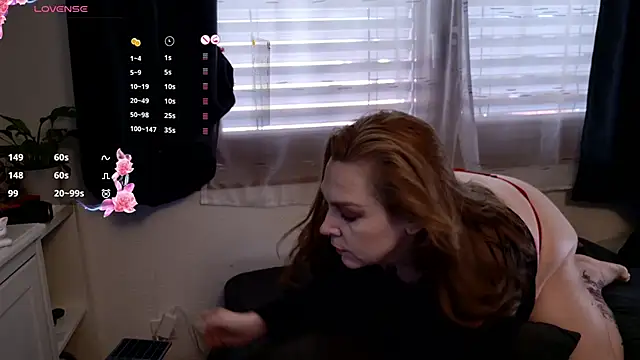 Big Beautiful MILF online show from September 18, 2025, 12:52 pm