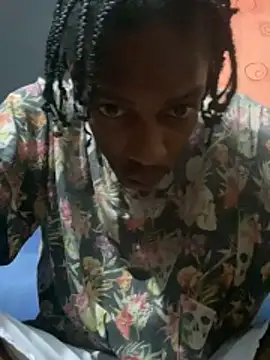 Snapshot of Larry-n-clouds chatting on December 3, 2025, 12:33 am Larry-n-clouds online show from December 3, 2025, 12:33 am