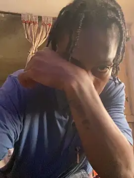 Snapshot of Larry-n-clouds chatting on December 5, 2025, 1:10 pm Larry-n-clouds online show from December 5, 2025, 1:10 pm