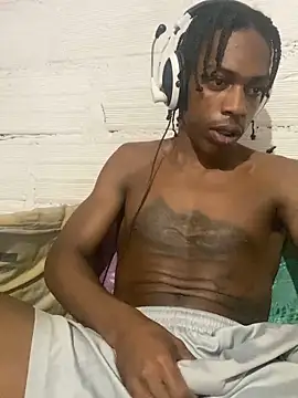 Snapshot of Larry-n-clouds chatting on November 26, 2025, 3:50 am Larry-n-clouds online show from November 26, 2025, 3:50 am