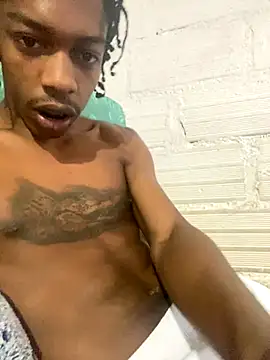 Snapshot of Larry-n-clouds chatting on November 30, 2025, 1:01 pm Larry-n-clouds online show from November 30, 2025, 1:01 pm