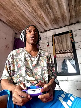 Snapshot of Larry-n-clouds chatting on November 28, 2025, 5:02 pm Larry-n-clouds online show from November 28, 2025, 5:02 pm