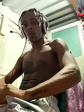 Snapshot of Larry-n-clouds chatting on November 23, 2025, 3:16 am Larry-n-clouds online show from November 23, 2025, 3:16 am