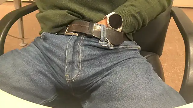 Snapshot of alessandroman2114 chatting on January 14, 2026, 5:05 pm alessandroman2114 online show from January 14, 2026, 5:05 pm