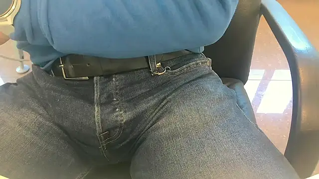 Snapshot of alessandroman2114 chatting on February 5, 2026, 11:17 am alessandroman2114 online show from February 5, 2026, 11:17 am