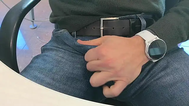 Snapshot of alessandroman2114 chatting on February 18, 2026, 11:28 am alessandroman2114 online show from February 18, 2026, 11:28 am