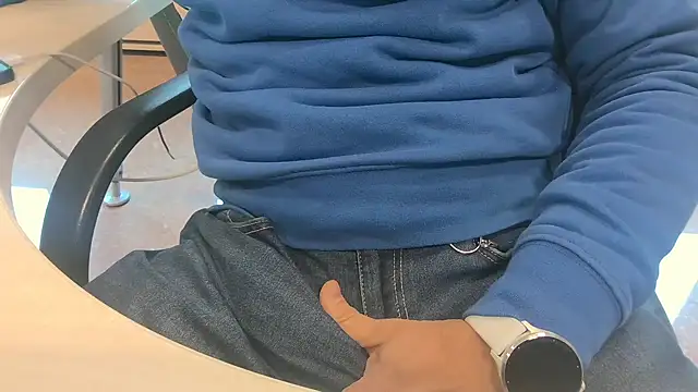 Snapshot of alessandroman2114 chatting on January 15, 2026, 11:13 am alessandroman2114 online show from January 15, 2026, 11:13 am