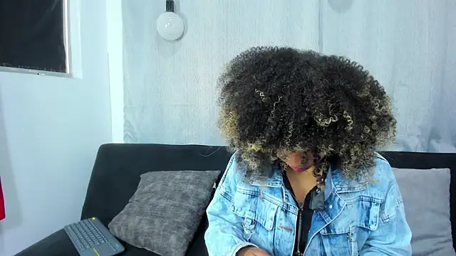 Snapshot of stacie__rouse chatting on March 13, 2025, 9:37 pm stacie rouse online show from March 13, 2025, 9:37 pm
