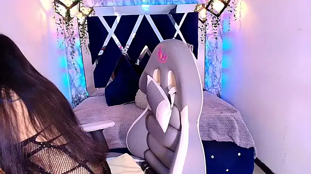 Karla hernandez  online show from October 3, 2025, 12:17 pm