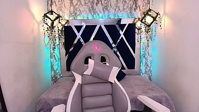 Karla hernandez  online show from October 1, 2025, 12:09 pm