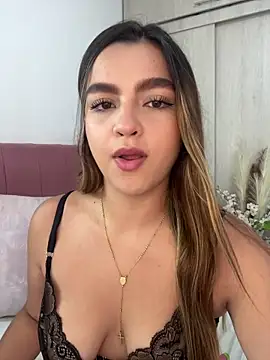 ambarcarterr online show from September 18, 2025, 4:21 pm