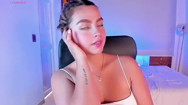 ambarcarterr online show from March 10, 2025, 4:25 pm