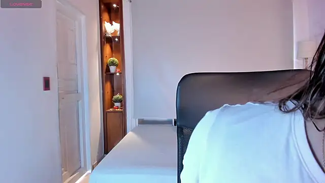 ambarcarterr online show from February 13, 2025, 2:52 pm