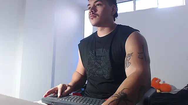 Snapshot of paulo_allen chatting on November 11, 2025, 1:28 pm paulo allen online show from November 11, 2025, 1:28 pm