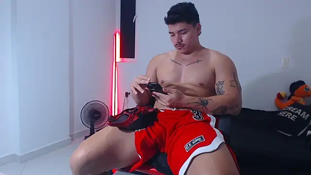 Snapshot of paulo_allen chatting on October 31, 2025, 11:33 pm paulo allen online show from October 31, 2025, 11:33 pm