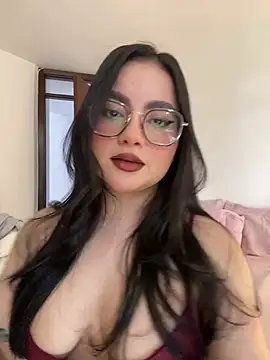 Snapshot of montmariana chatting on May 27, 2026, 2:35 pm montmariana online show from May 27, 2026, 2:35 pm