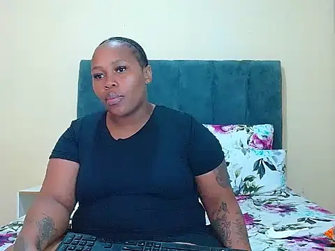 Snapshot of curvycloe1 chatting on May 13, 2026, 12:12 pm curvycloe1 online show from May 13, 2026, 12:12 pm