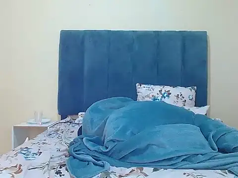 Snapshot of curvycloe1 chatting on May 22, 2026, 6:22 am curvycloe1 online show from May 22, 2026, 6:22 am