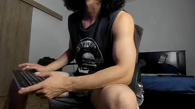 Snapshot of TristanWoods chatting on June 26, 2026, 12:33 pm TristanWoods online show from June 26, 2026, 12:33 pm