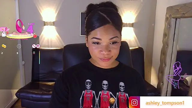 ashley Tompson1 online show from March 13, 2025, 3:39 pm