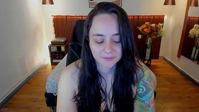 Snapshot of KatherineBond chatting on May 8, 2026, 7:06 pm KatherineBond online show from May 8, 2026, 7:06 pm