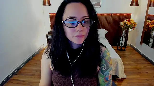 Snapshot of KatherineBond chatting on July 23, 2026, 5:31 pm KatherineBond online show from July 23, 2026, 5:31 pm