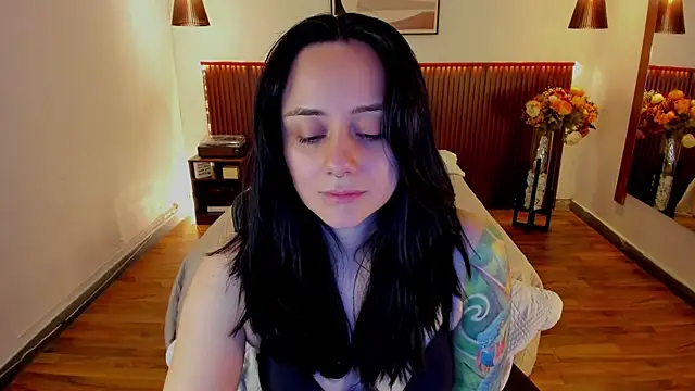 Snapshot of KatherineBond chatting on July 28, 2026, 6:20 pm KatherineBond online show from July 28, 2026, 6:20 pm