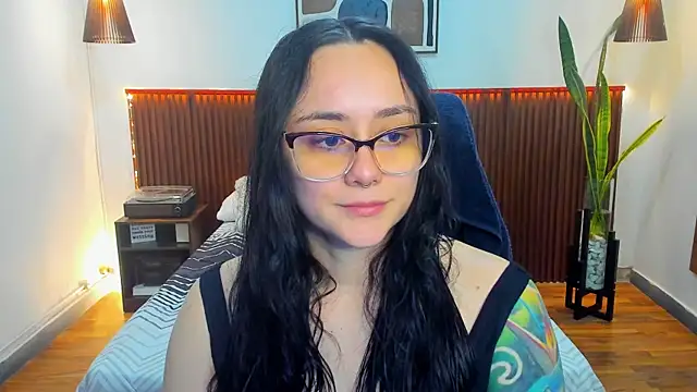 KatherineBond online show from December 4, 2025, 7:24 pm