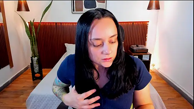 KatherineBond online show from September 17, 2025, 8:00 pm