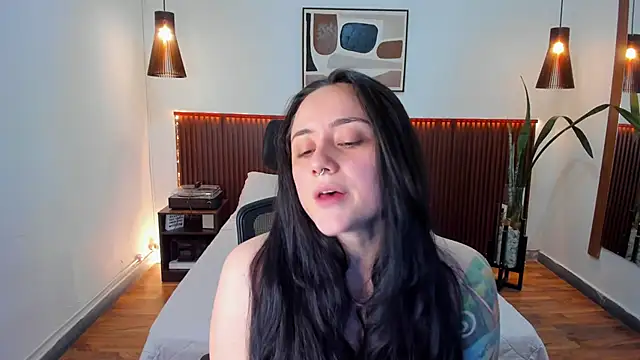 KatherineBond online show from February 4, 2026, 8:26 pm