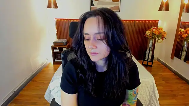 Snapshot of KatherineBond chatting on July 6, 2026, 4:31 pm KatherineBond online show from July 6, 2026, 4:31 pm