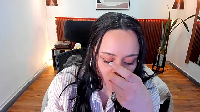 KatherineBond online show from February 5, 2026, 7:32 pm