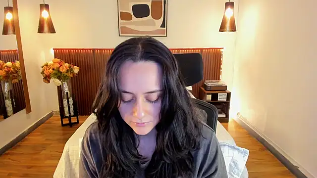 Snapshot of KatherineBond chatting on June 25, 2026, 6:13 pm KatherineBond online show from June 25, 2026, 6:13 pm