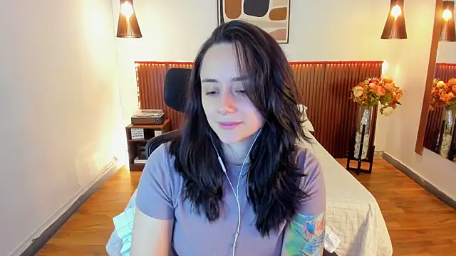 Snapshot of KatherineBond chatting on July 7, 2026, 3:48 pm KatherineBond online show from July 7, 2026, 3:48 pm