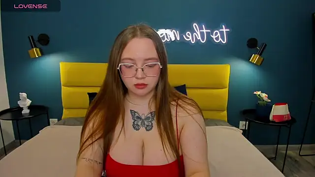 Emma adorablle online show from November 28, 2025, 8:47 am