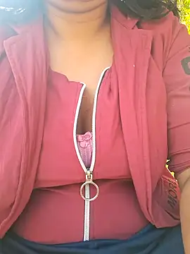 Snapshot of Priya_Bong chatting on October 19, 2025, 2:47 am Priya Bong online show from October 19, 2025, 2:47 am