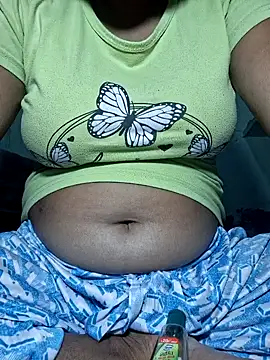 Snapshot of Priya_Bong chatting on November 2, 2025, 3:39 pm Priya Bong online show from November 2, 2025, 3:39 pm