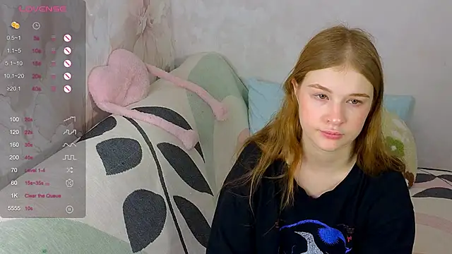 TrissMerigold9 online show from November 27, 2025, 8:31 pm