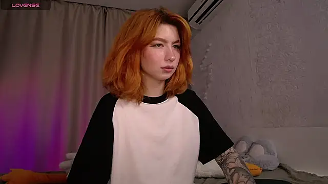 Evaa Moonn  online show from September 12, 2025, 5:29 am